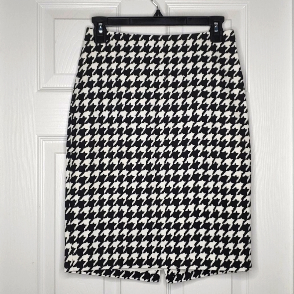 Houndstooth Print Skirt